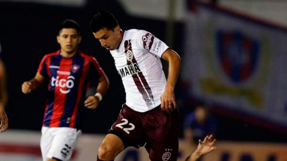 Lanús tropezó con Cerro Porteño en Asunción.