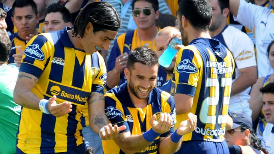 Niell abri&oacute; la cuenta para Rosario Central y dej&oacute; el campo de juego.
