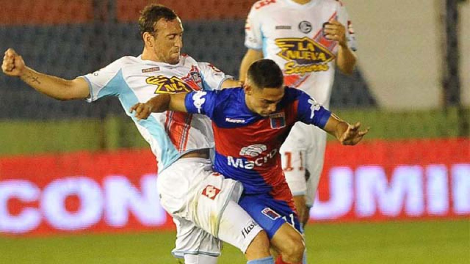 Tigre y Arsenal igualaron en un entretenido partido.