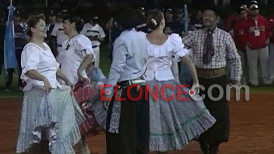 Inició la fiesta del Sóftbol en la capital entrerriana.