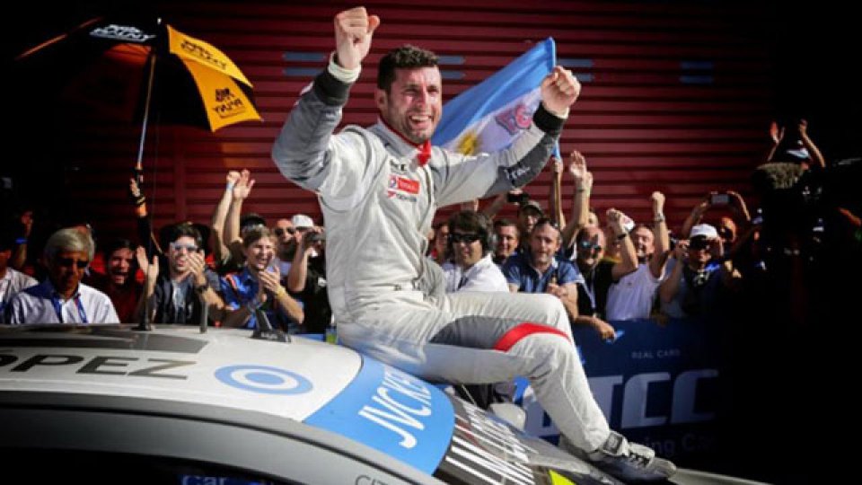 Pechito L&oacute;pez. Campe&oacute;n del WTCC en Suzuka.