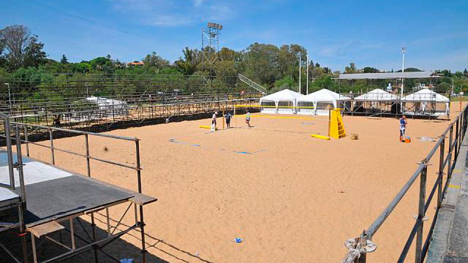 El Balneario Thompson recibe la máxima fiesta del vóley de arena. El Balneario Thompson recibe la máxima fiesta del vóley de arena.