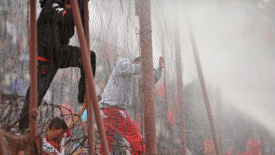 Disturbios en la hinchada del Globo.