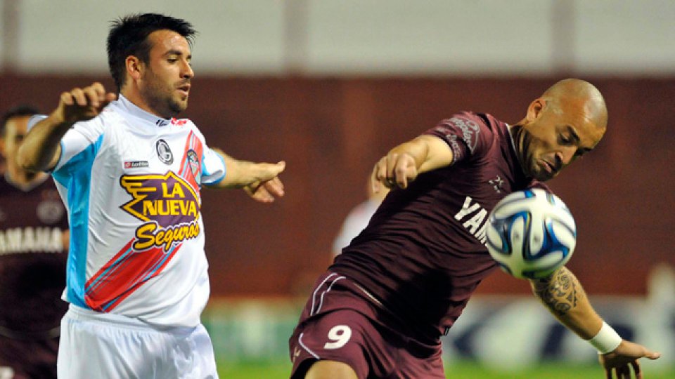 Lan&uacute;s y un ag&oacute;nico empate ante Arsenal.