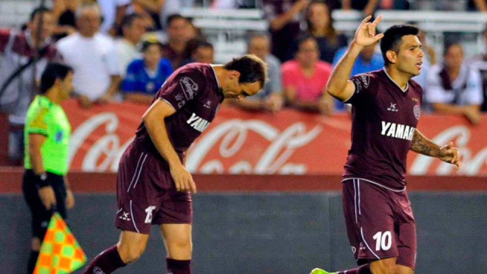 Lan&uacute;s y un ag&oacute;nico empate ante Arsenal.