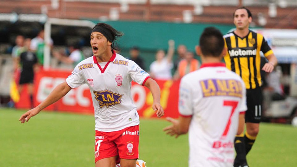 El Globo goleó a Santamarina en el Palacio Tomás A. Ducó.