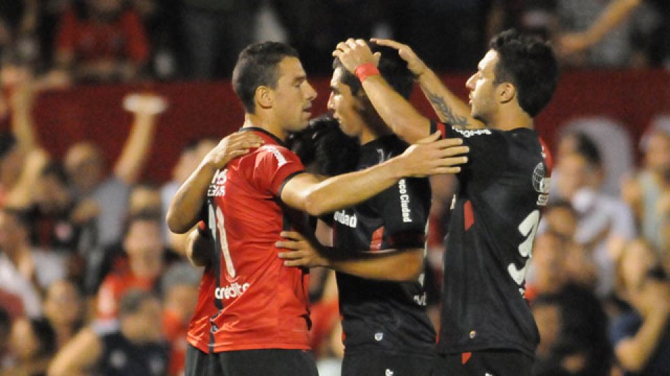 Newell&acute;s derrot&oacute; por 3-1 a San Lorenzo.