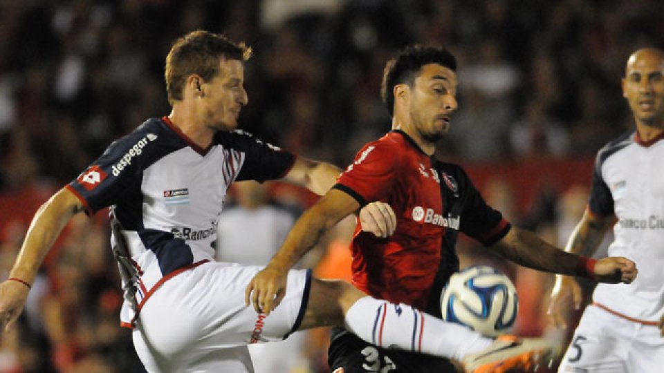 Newell&acute;s derrot&oacute; por 3-1 a San Lorenzo.