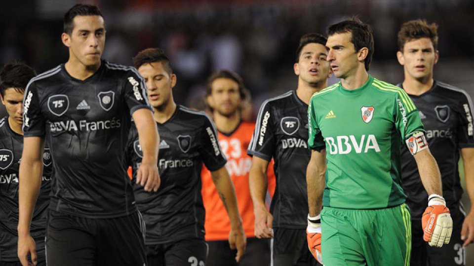 River perdi&oacute; su invicto ante Estudiantes.