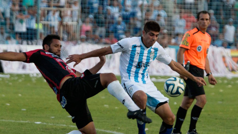Patronato sumó un punto en tierras tucumanas.