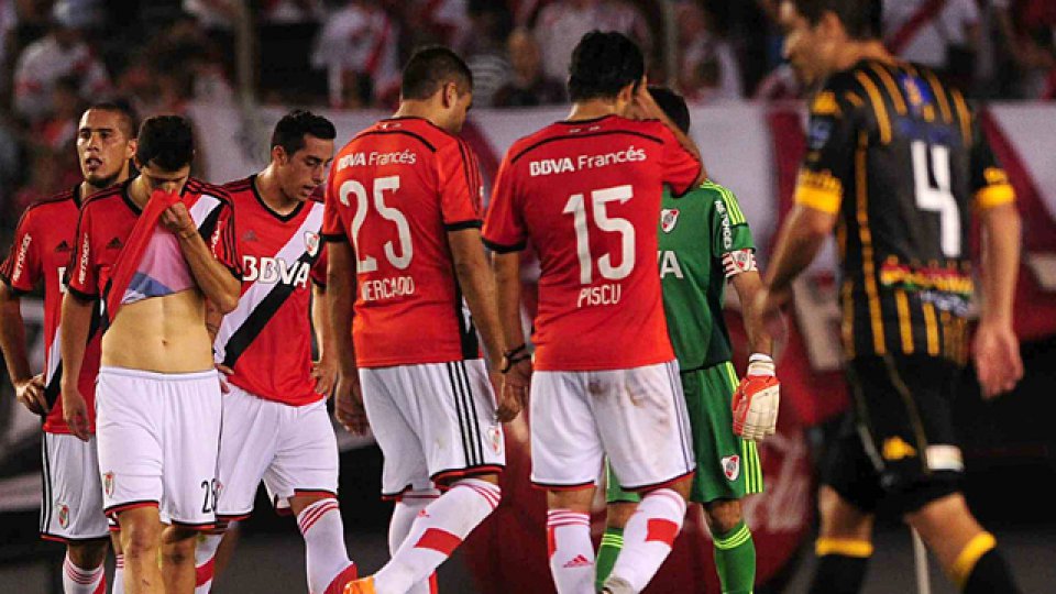 River dejó puntos vitales ante Olimpo.