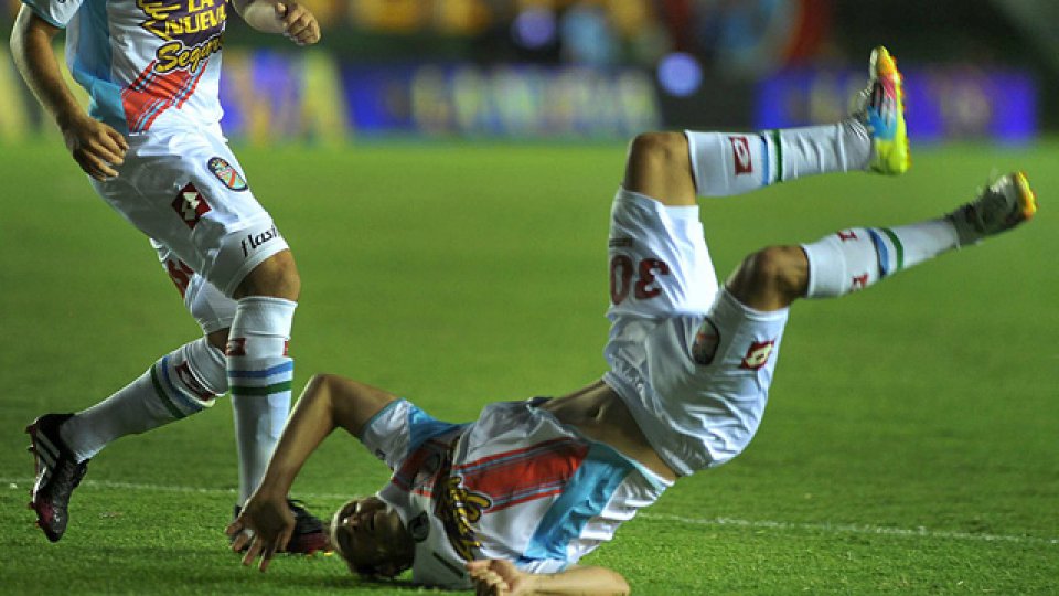 Alemán festeja su gol a Boca.