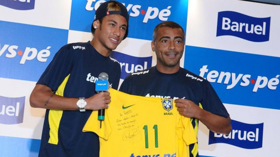 "Hoy día yo daría el trofeo al mejor a Neymar", aseguró el Chapulín.