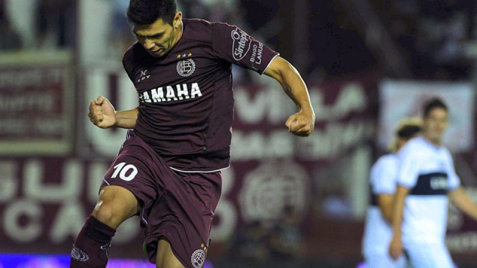 Silvio Romero es el nuevo goleador del campeonato.