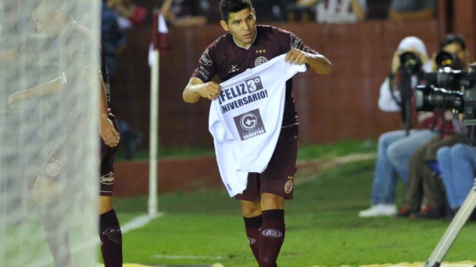 Silvio Romero es el nuevo goleador del campeonato.