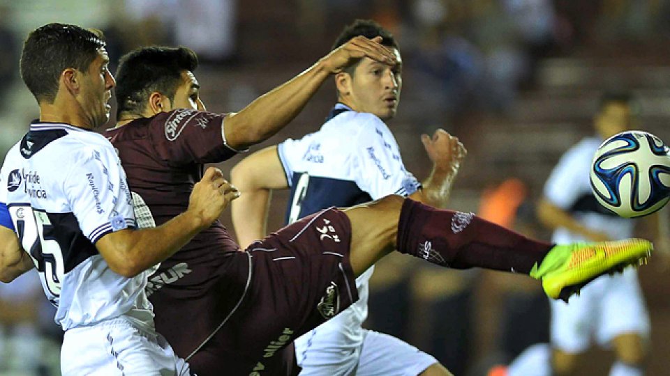 Silvio Romero es el nuevo goleador del campeonato.