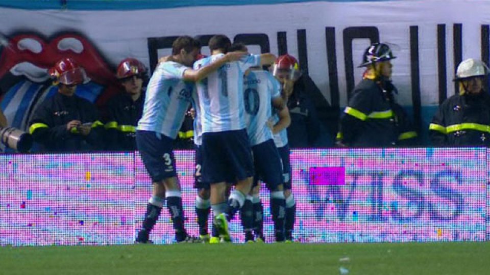 La Academia le secó la punta del campeonato a River-