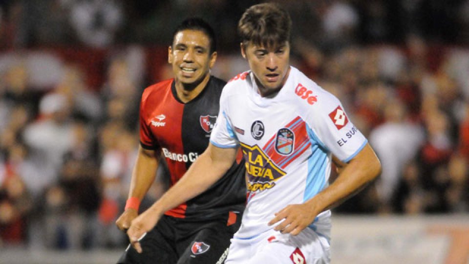 Arsenal derrot&oacute; a Newell's en Rosario.