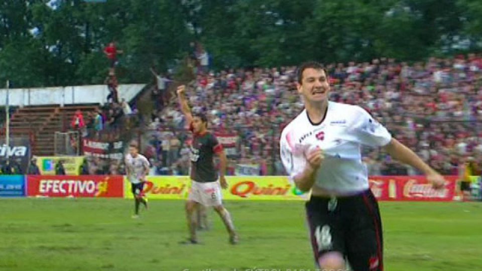 Douglas derrotó a Colón en Pergamino.(Fútbol para Todos)