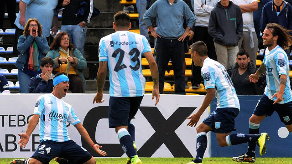 Racing gan&oacute; en Rosario y qued&oacute; a un paso del t&iacute;tulo.