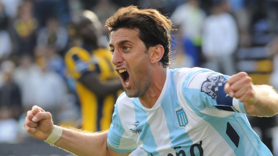 Racing gan&oacute; en Rosario y qued&oacute; a un paso del t&iacute;tulo.