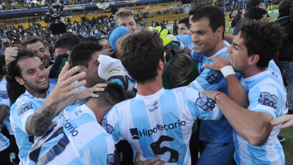 Racing gan&oacute; en Rosario y qued&oacute; a un paso del t&iacute;tulo.