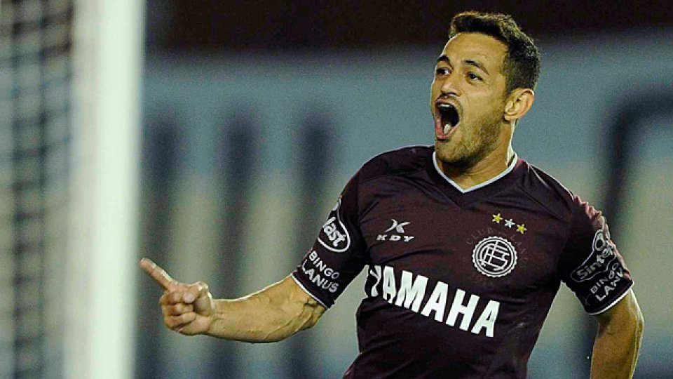 Lan&uacute;s derrotaba a Boca con un doblete de Lautaro Acosta.