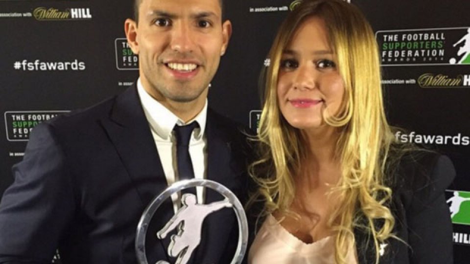 El Kun quiere convencer a Messi.