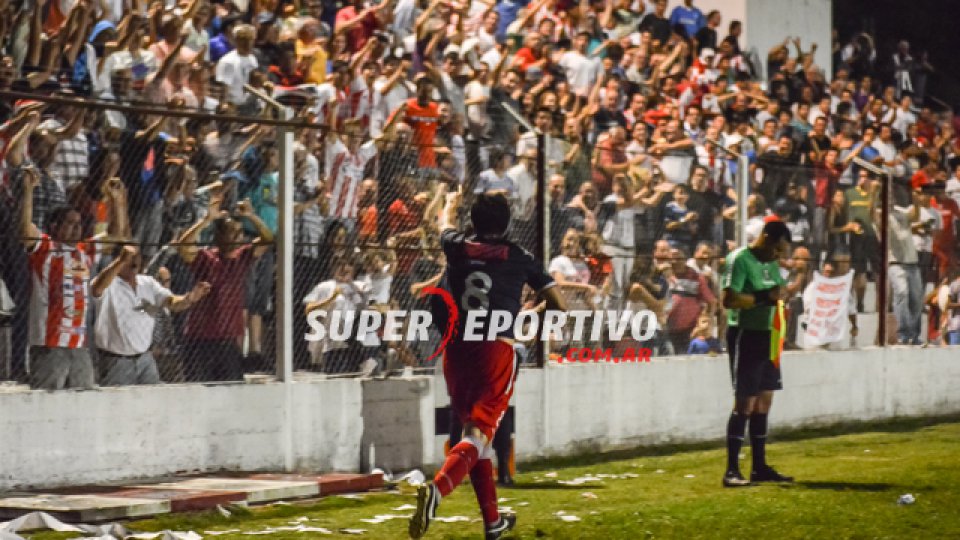 El Gato sacó ventaja en la primera final por el ascenso.