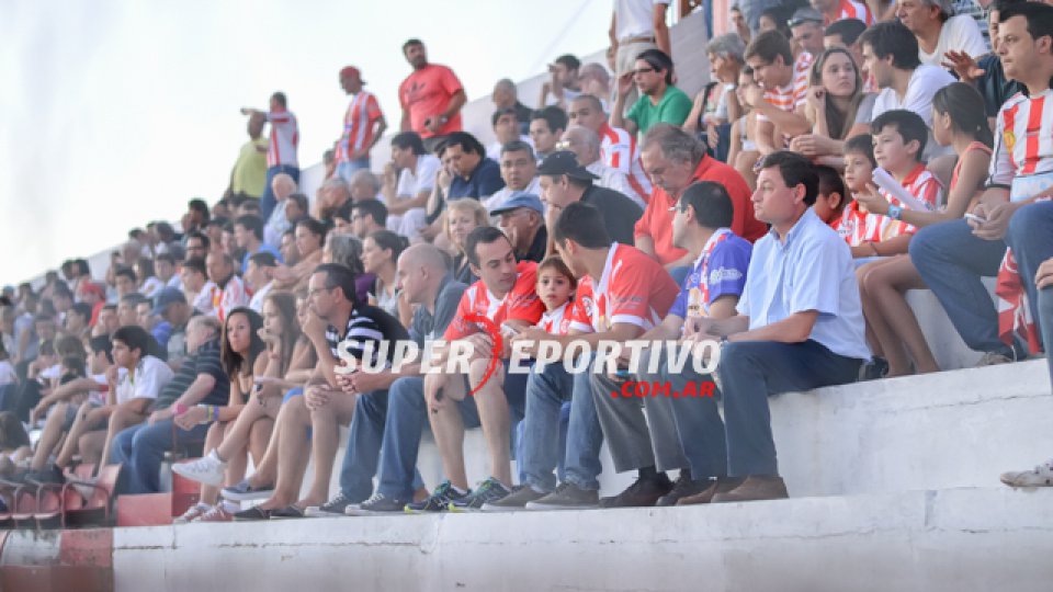 Atlético Paraná superó por 2-0 a Sportivo Patria de Formosa.