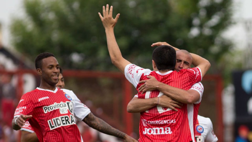 Con Riquelme, Argentinos vuelve a Primera.