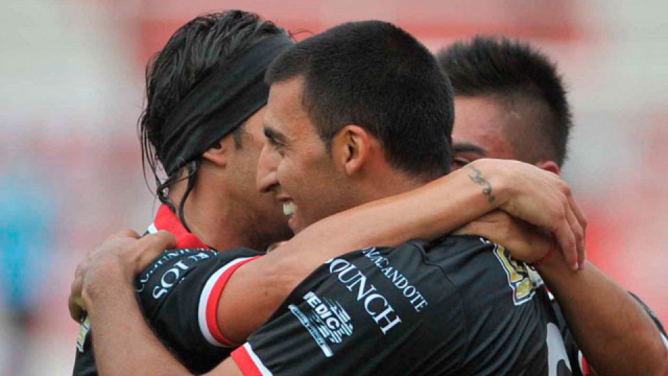 Huracán se impuso 4-0 sobre Independiente Rivadavia.