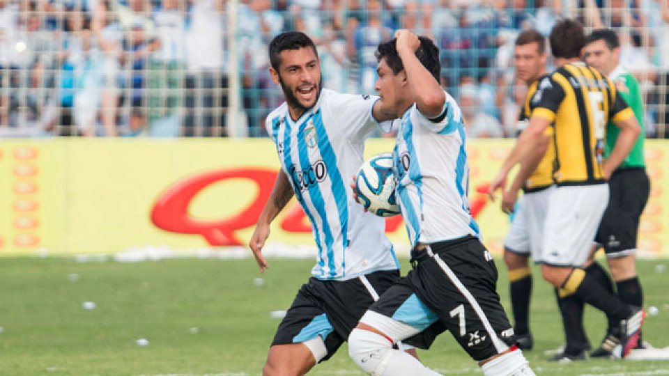 Atlético Tucumán goleó 4-1 a Santamarina.