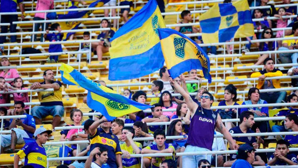Los hinchas de Boca celebran en la Bombonera.