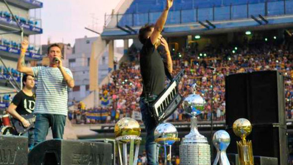 Los hinchas de Boca celebran en la Bombonera.