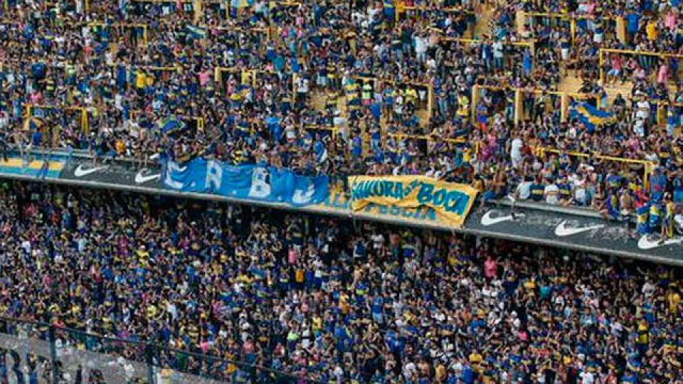 Los hinchas de Boca celebran en la Bombonera.