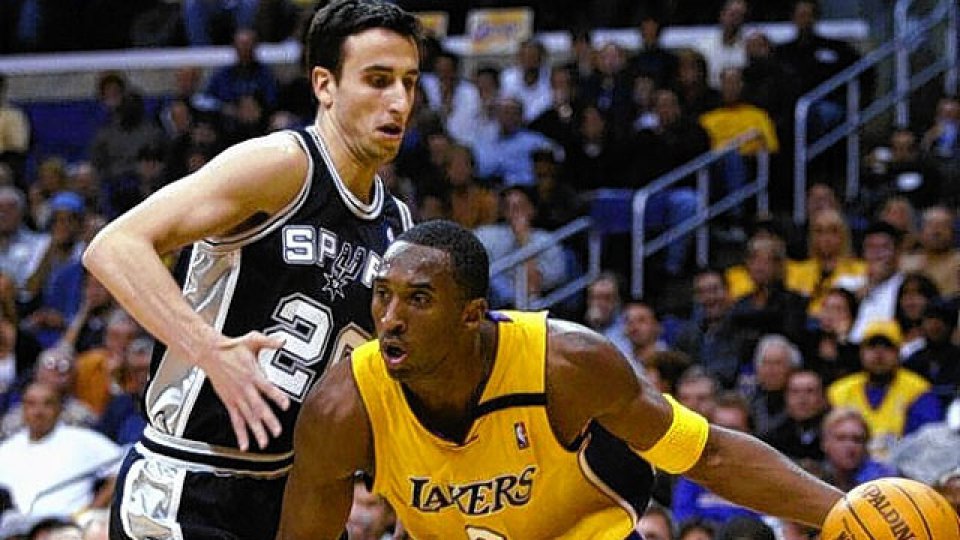El día del debut, Emanuel Ginóbili tuvo la misión de marcar a a Kobe Bryant.