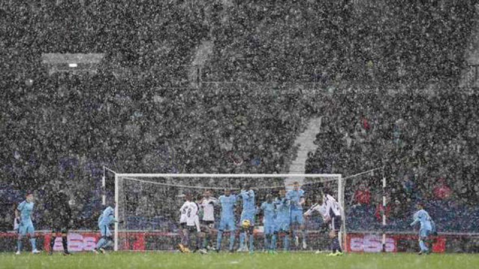 El Manchester City le ganó por 3-1 a West Bromwich en un clima glaciar.