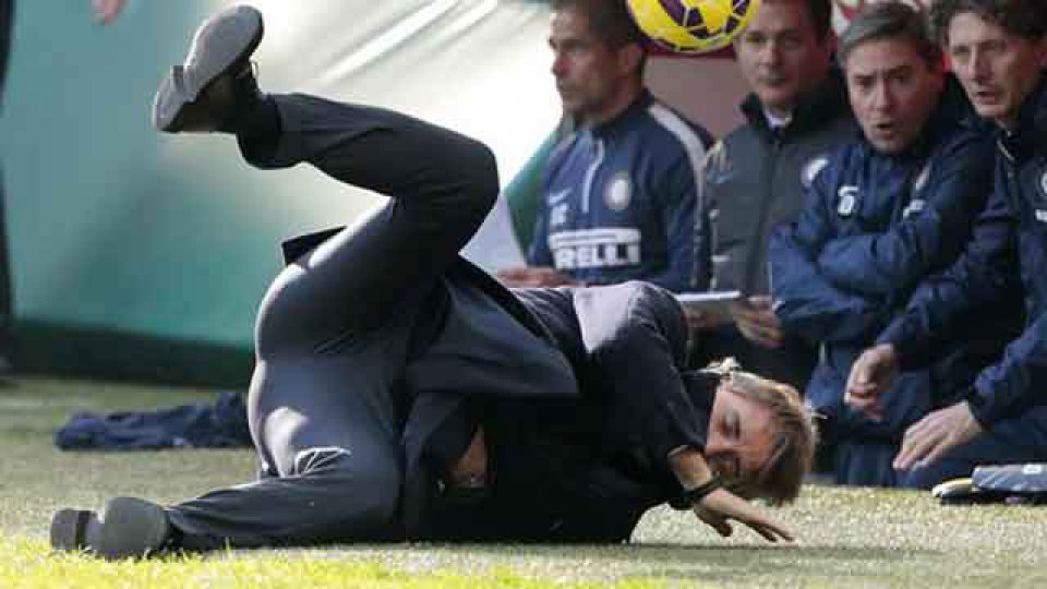 La caída del DT Mancini.