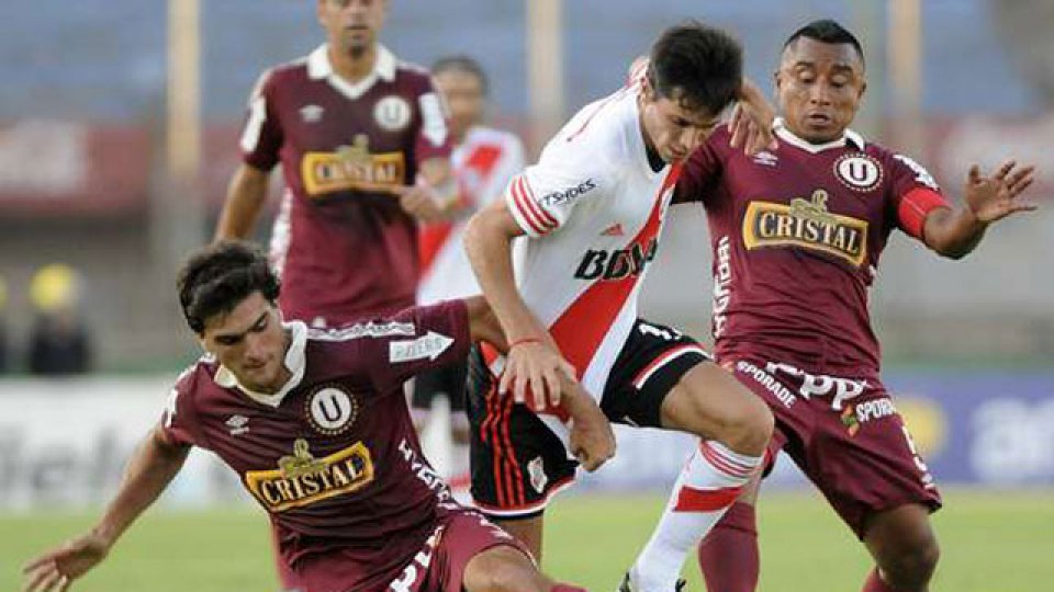 River tropez&oacute; ante Universitario.