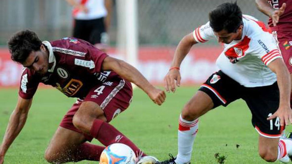 River tropez&oacute; ante Universitario.