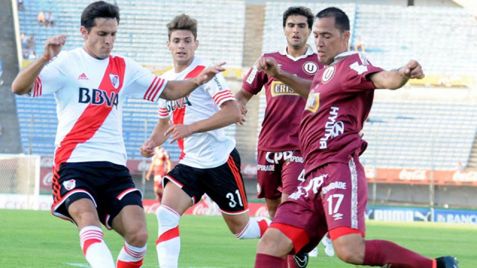 River tropez&oacute; ante Universitario.