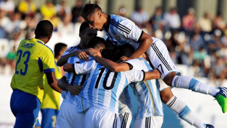 El cuadro albiceleste goleó 5-2 a Ecuador en el debut.
