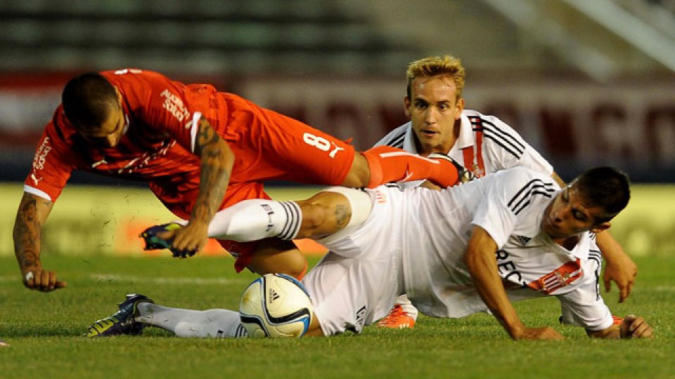 El equipo de Almirón fue más que el de Pellegrino.