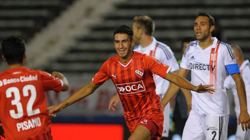 El equipo de Almirón fue más que el de Pellegrino.