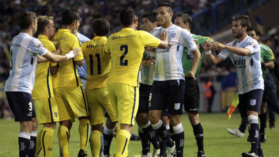El campeón Racing se divirtió con un pobre Boca.