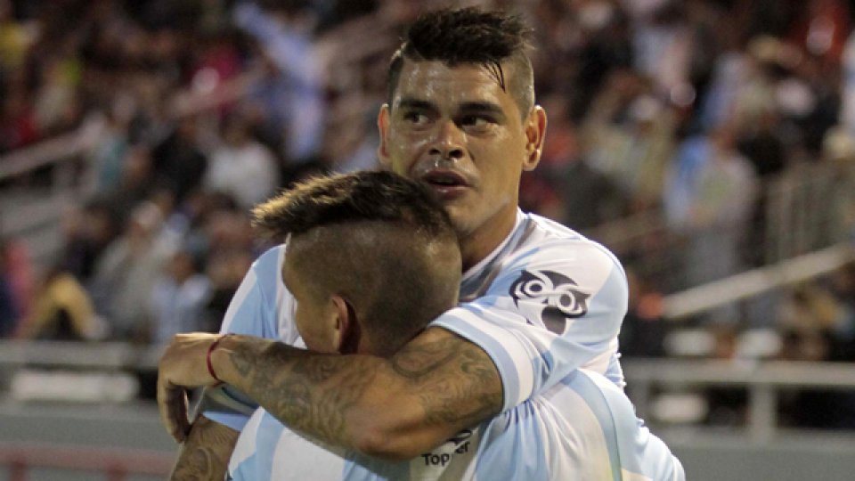 El campeón Racing se divirtió con un pobre Boca.