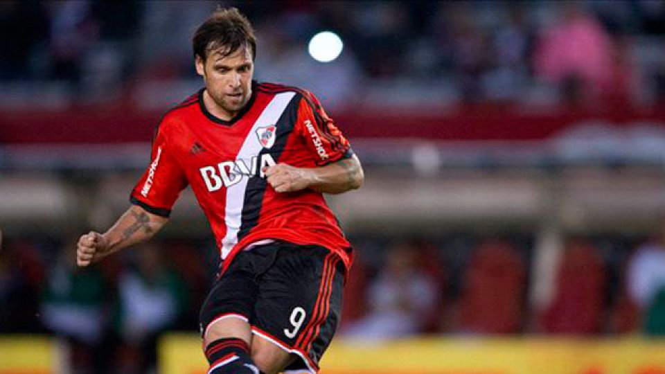 Cavenaghi habló sobre el juego brusco. Cavenaghi habló sobre el juego brusco.
