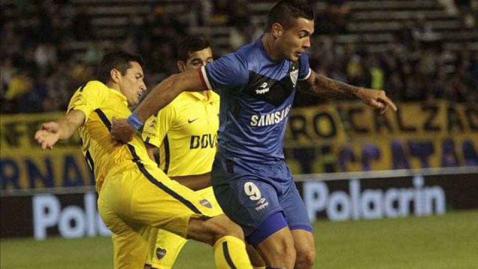 Boca y Vélez buscan un lugar en la Copa Libertadores 2015.