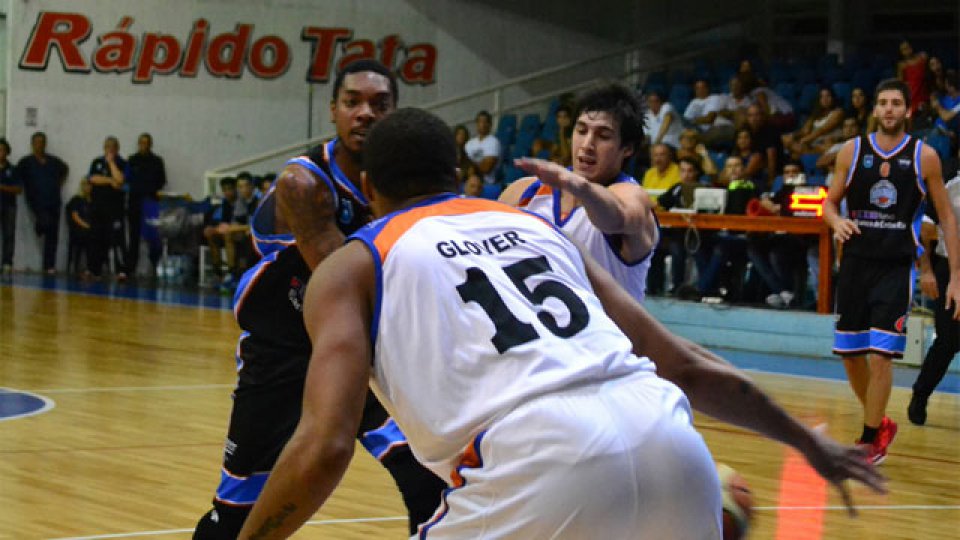 Gran victoria del AEC como local.